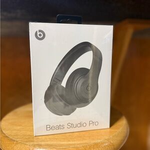 Studio Pro Wireless Headphones - Black